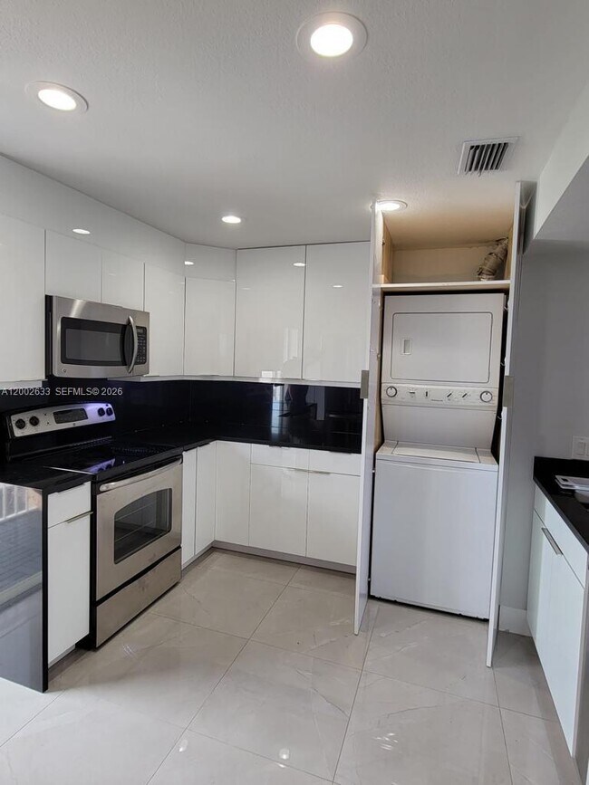 Building Photo - 199 SW 12th Ave