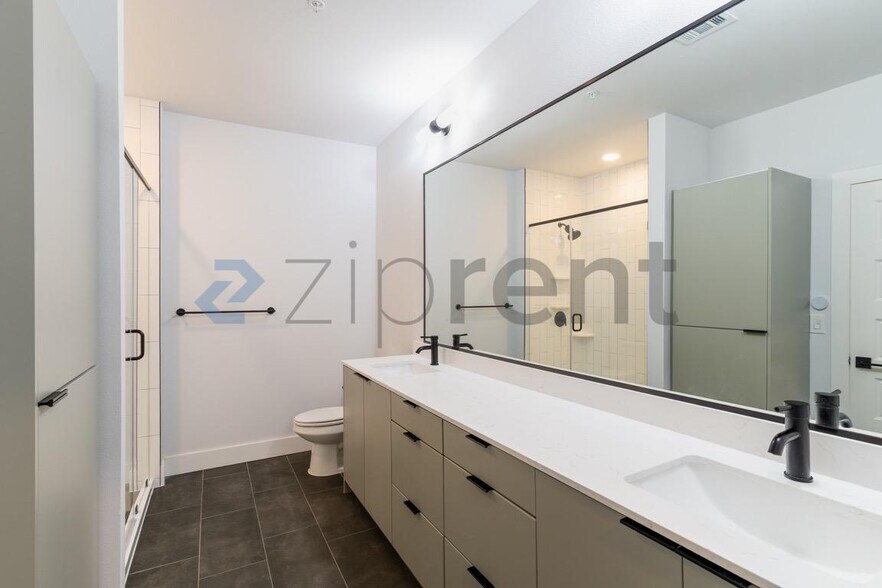 Building Photo - Unit 523