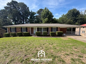 Building Photo - Beautiful 3BR/2BA Northport Home | 1,787 Sq Ft, Hardwood Floors & Large Fenced Yard