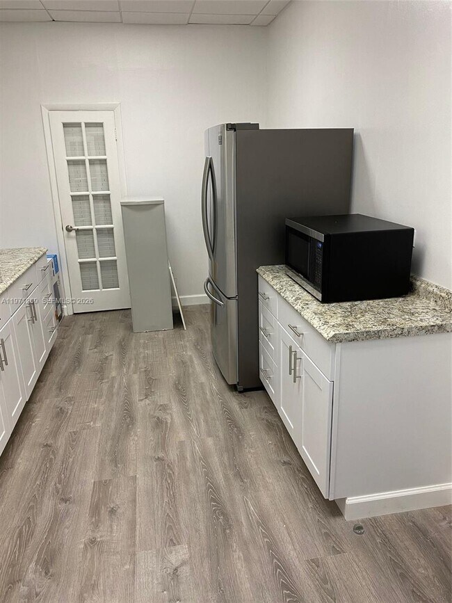 Building Photo - 13120 SW 92nd Ave