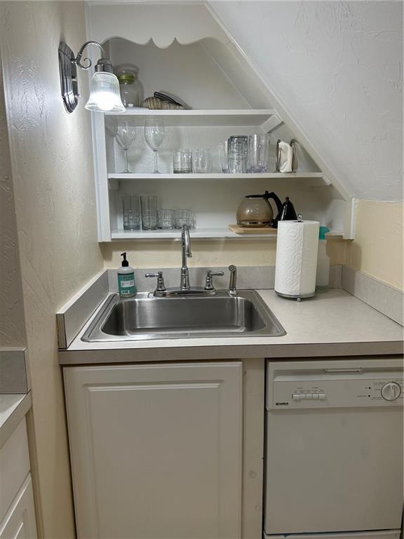 Building Photo - 42 Robinwood Rd