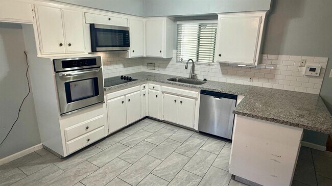 Building Photo - 4829 E Santa Ana Ave