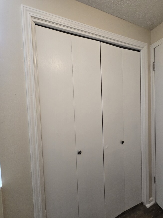 Building Photo - 3824 W Elm St