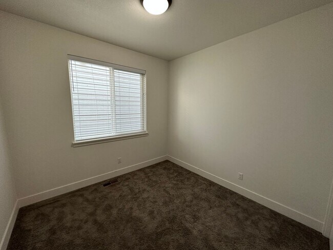 Building Photo - 968 SW 213th Ave
