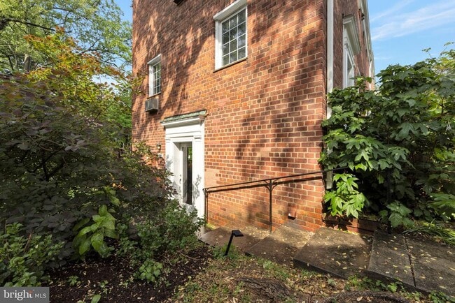 Building Photo - 3400 Gunston Rd