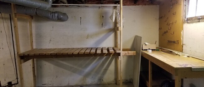 Building Photo - 2 bedroom House Close to Campus!