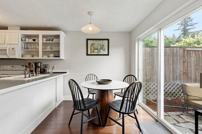 Building Photo - Lovely Row House in Kenton with Fenced Yar...