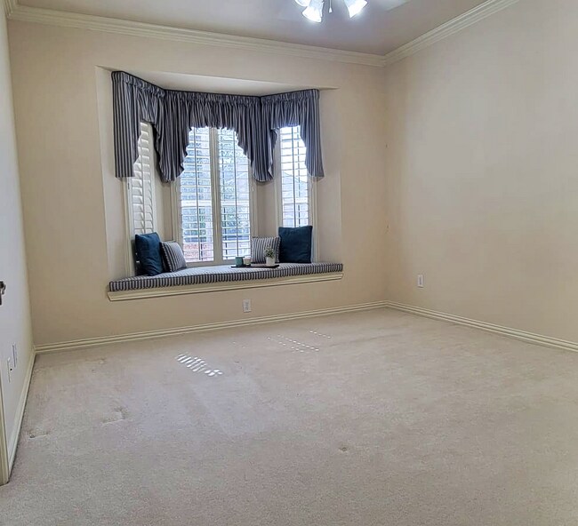 Building Photo - 4468 Jardin St