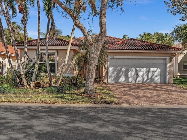 Building Photo - 4962 SW 32nd Way