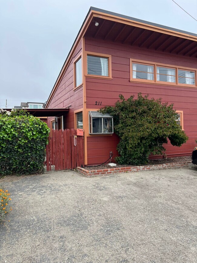 Building Photo - 211 13th Ave