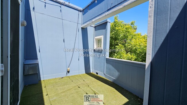Building Photo - 405 Harriet Ln