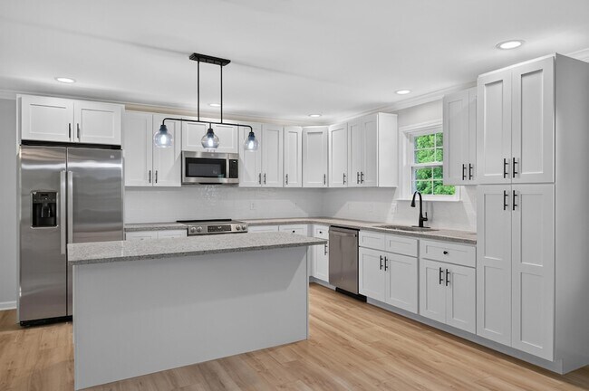 Building Photo - 9512 Heathwood Dr