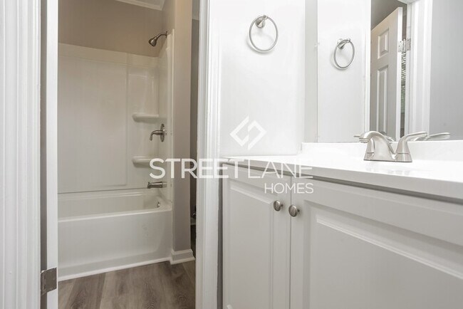 Building Photo - Charming 3 Bedroom in Columbia!