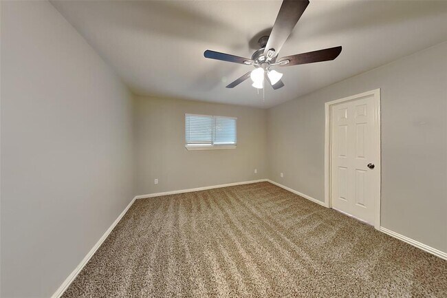 Building Photo - 10103 Golden Meadow Dr