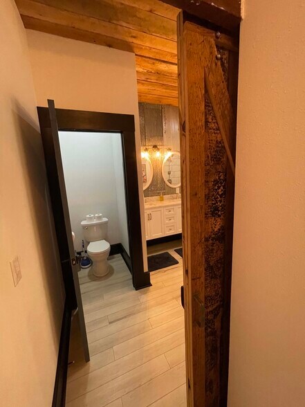 Building Photo - 719 S. Baker St.