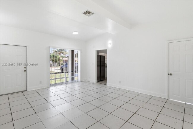 Building Photo - 875 NW 168th Dr