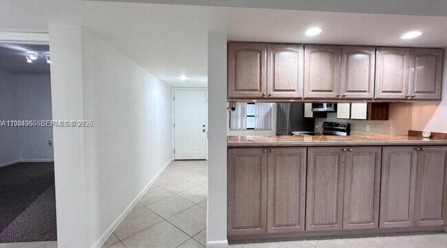 Building Photo - 1703 Whitehall Dr