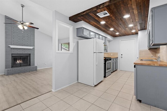 Building Photo - 618 Rollingway Dr