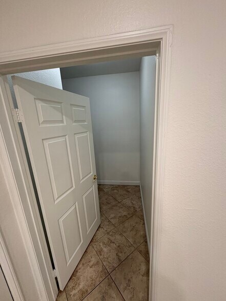 Building Photo - 24909 Madison Ave