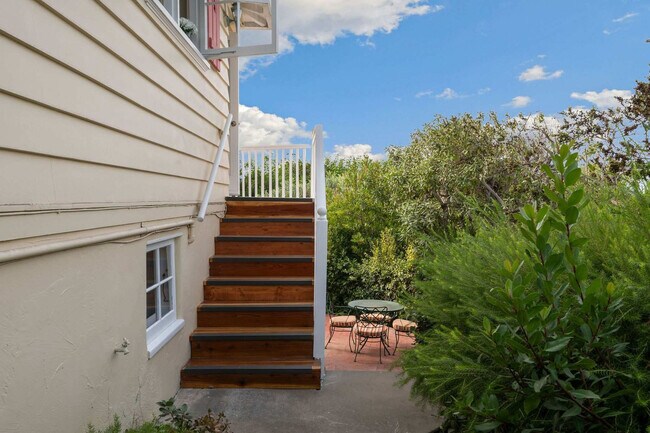 Building Photo - 1850 Castellana Rd