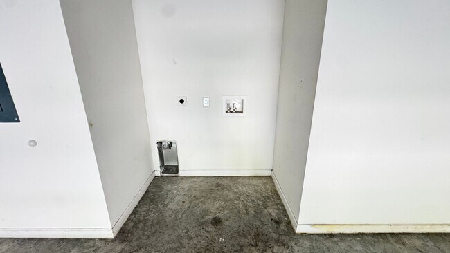 Building Photo - 851 San Filippo Dr SE