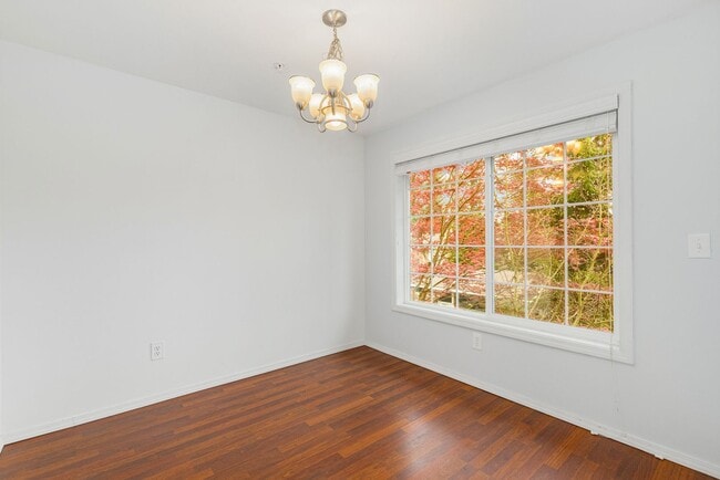 Building Photo - Woodinville 3 Bedroom 2 Bath with Detached Garage - Top Floor