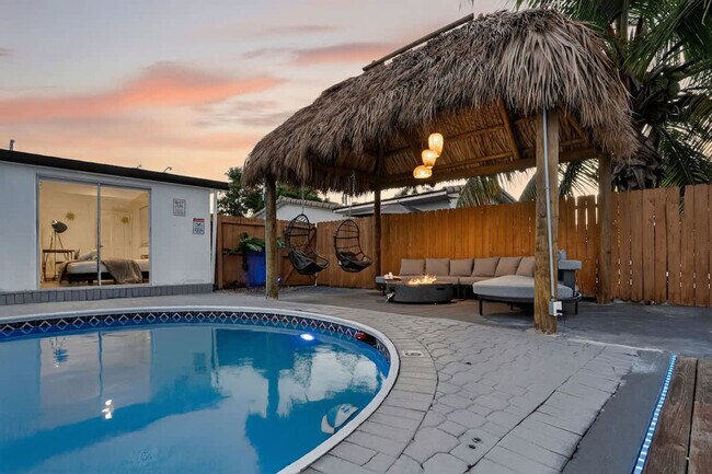 Building Photo - 2365 NE 195th St