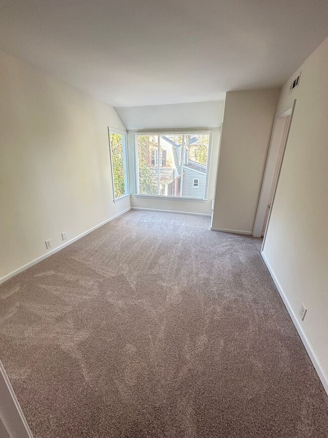 Building Photo - 503 Newport Ave