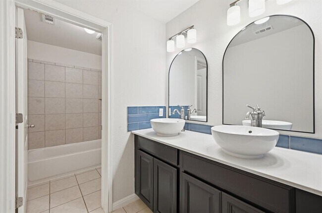 Building Photo - 351 Wincliff Dr