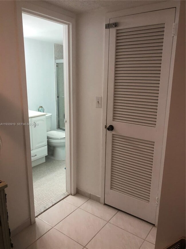 Building Photo - 2030 S Ocean Dr