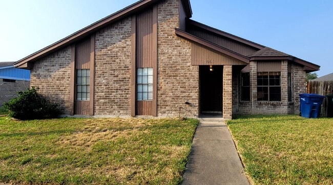 Primary Photo - 3006 Hilldale Dr