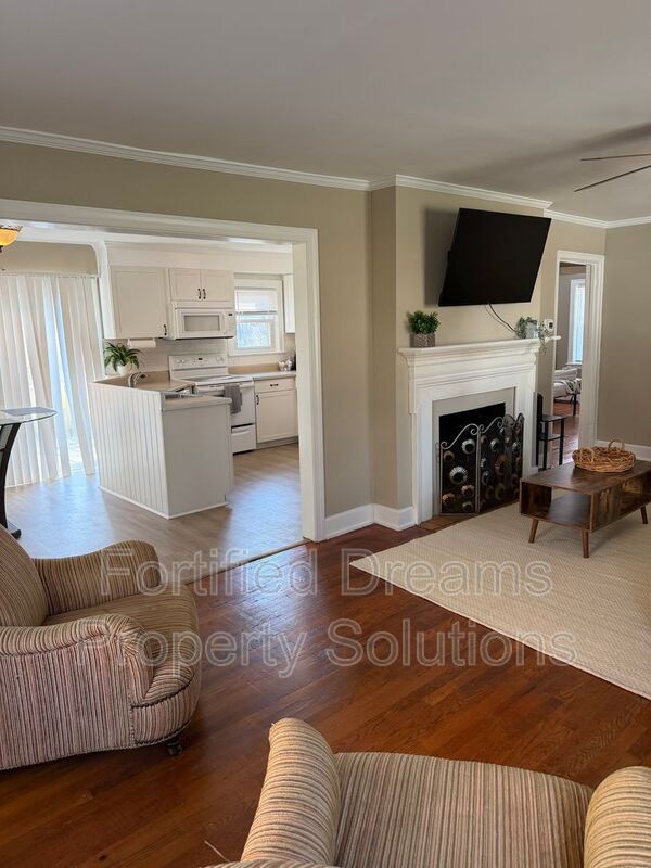 Building Photo - 2203 Maywood St