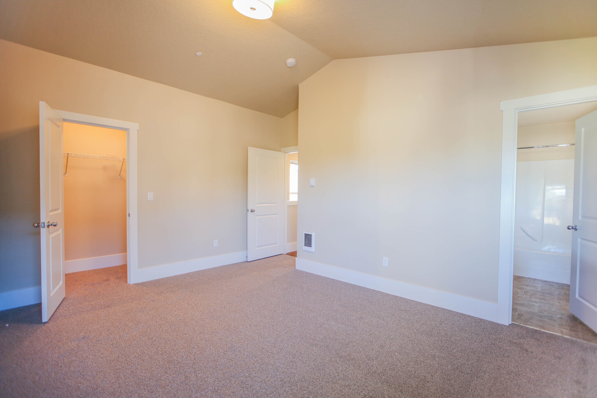 Building Photo - 910 Grove SW St