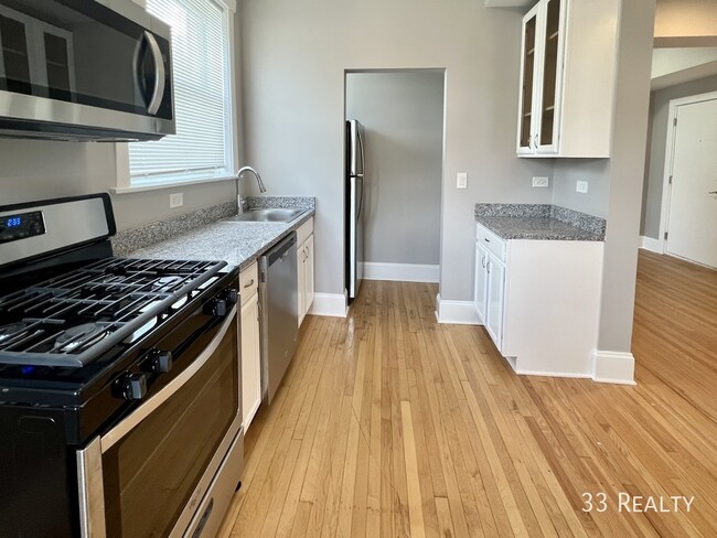 Primary Photo - **Application Pending** 2 Bed 2 Bath / Oak...