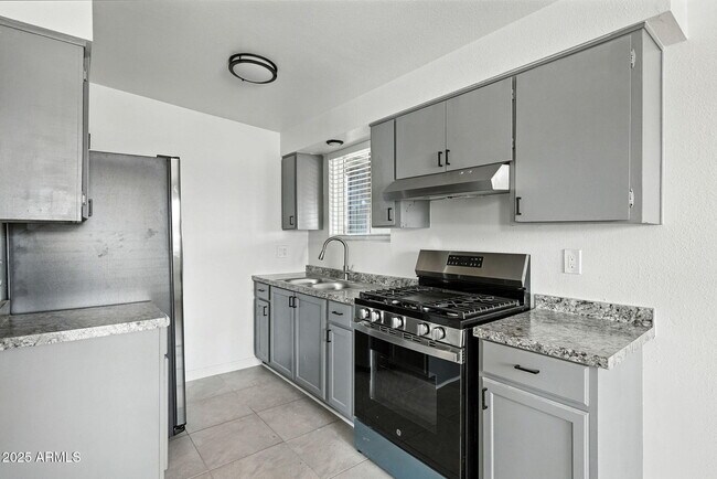 Building Photo - 130 W Harding Ave