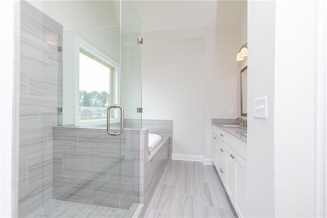 Building Photo - 7826 Laurel Crest Dr