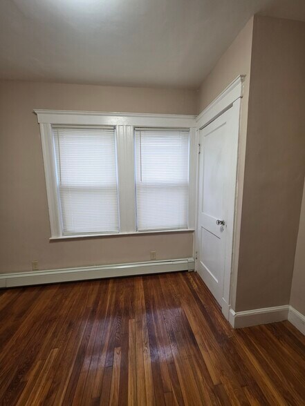 Building Photo - 14 Vera St