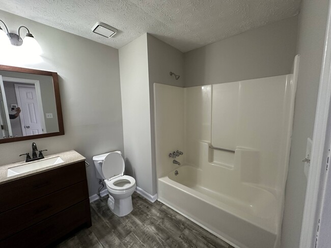 Building Photo - 710 Flanigan Ct