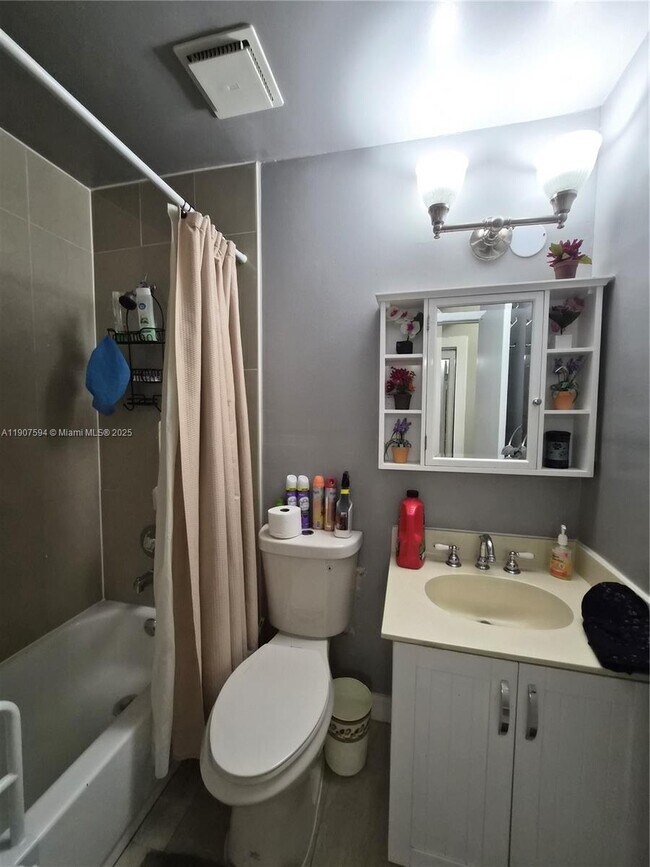 Building Photo - 10904 SW 72nd St