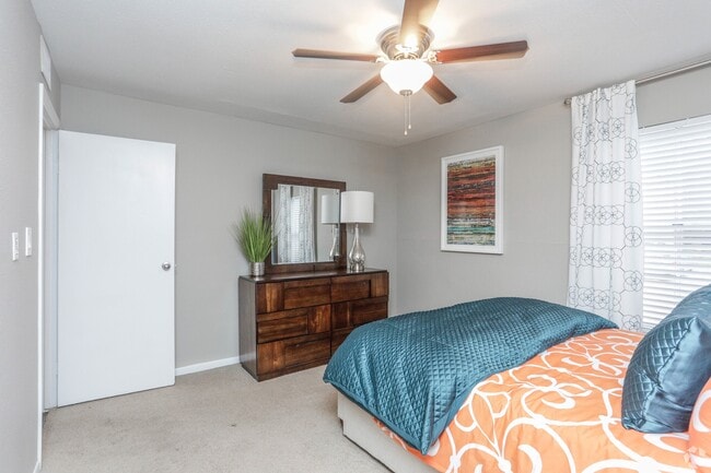 Building Photo - 10250 Lands End Dr