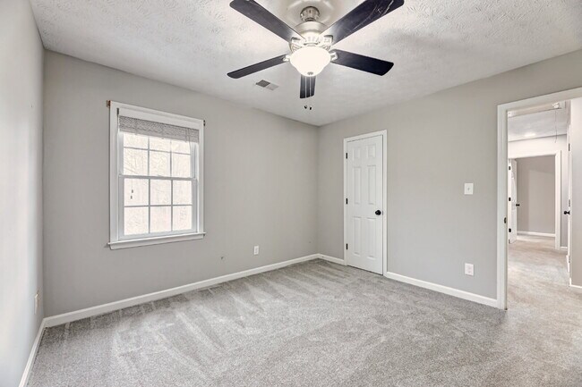 Building Photo - 4843 McPherson Dr NE