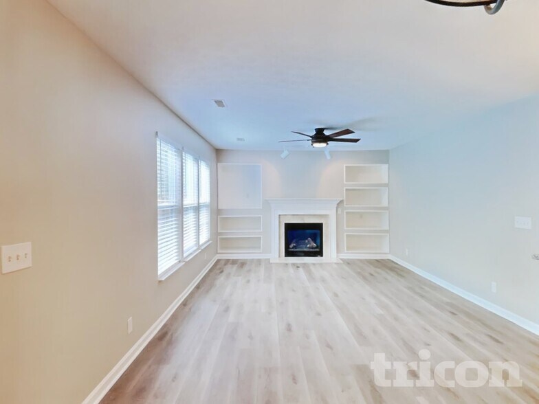 Building Photo - 4453 Frost St