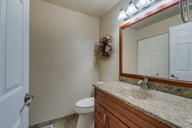 Building Photo - Gorgeous 3 bedroom home in College Hill Skyridge neighborhood of Bellevue