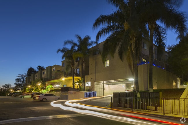 Building Photo - Devon Heights
