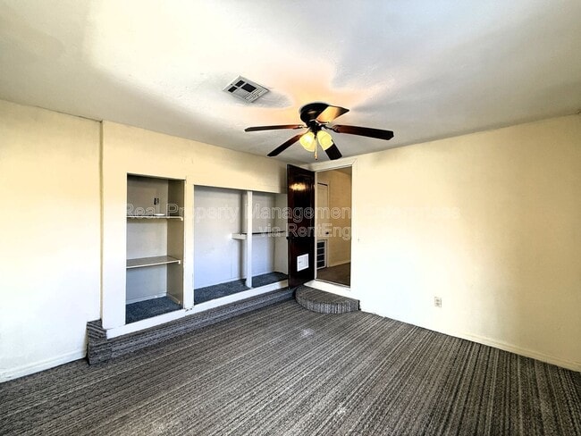 Building Photo - 1800 SW 15th St