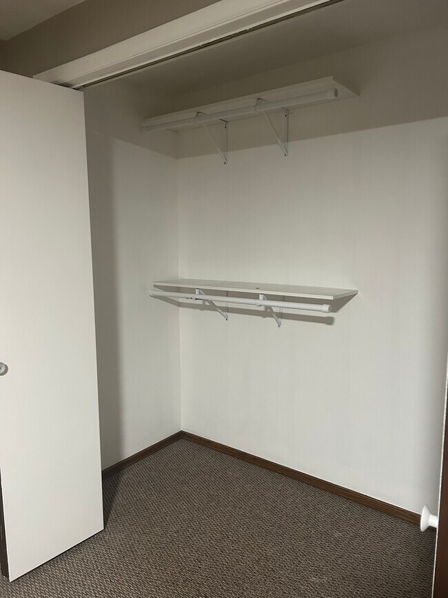 Building Photo - 2193 Packerland Dr