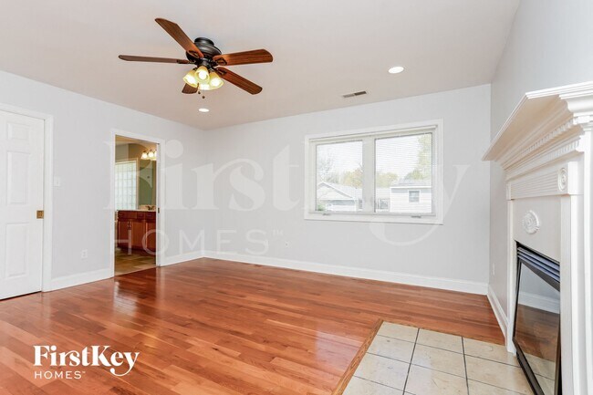 Building Photo - 207 Lithia Ave