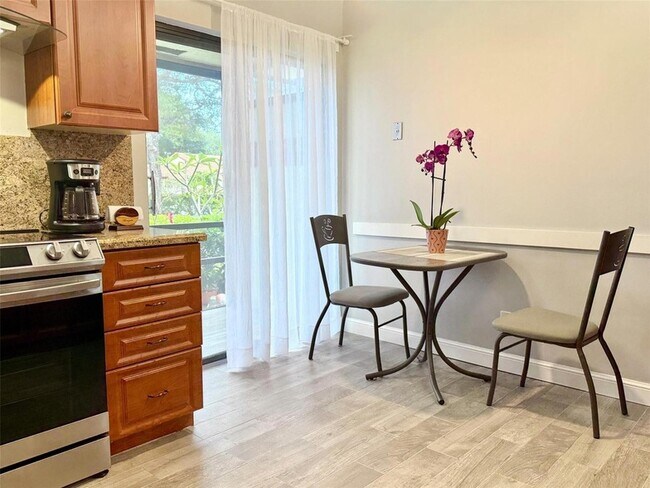 Building Photo - 10615 Ocean Palm Way