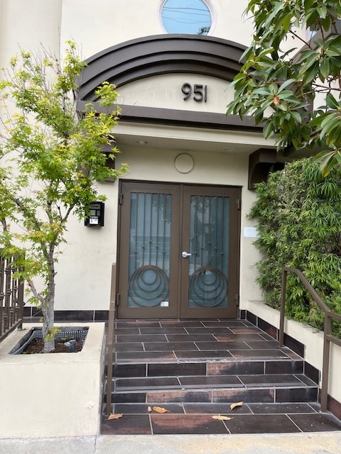 front of building - 951 Granville Ave