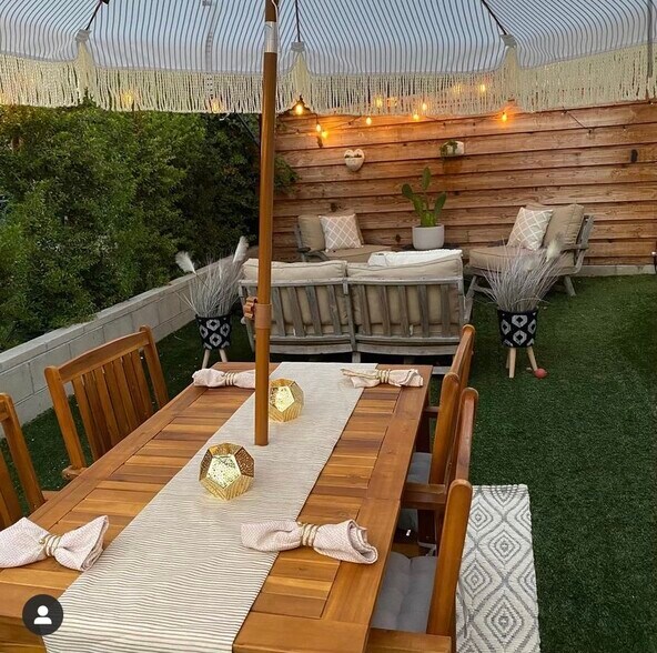 Building Photo - 11313 Delano St